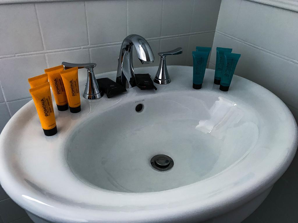 Фото Golden Bear Hotel, SureStay Collection by Best Western