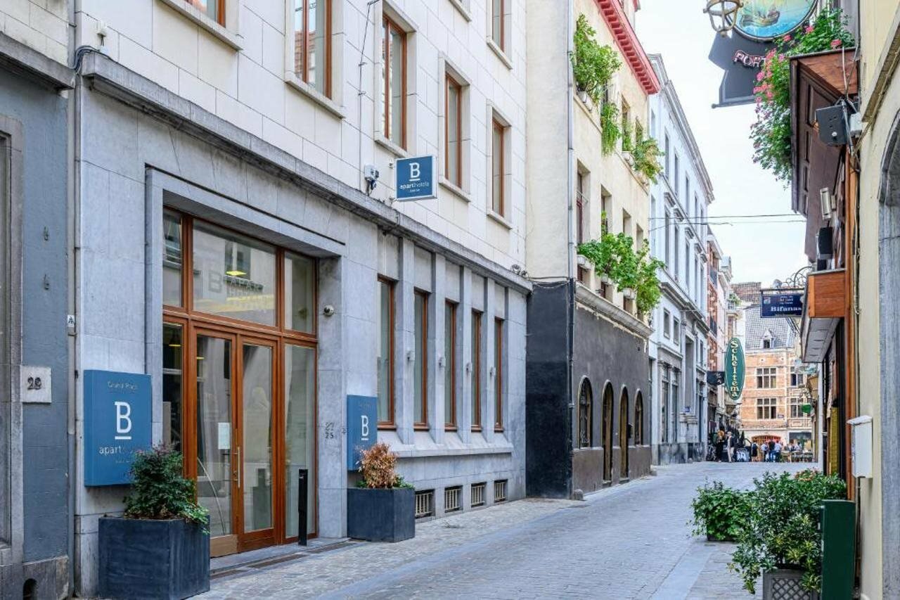 Фото B-aparthotel Grand Place