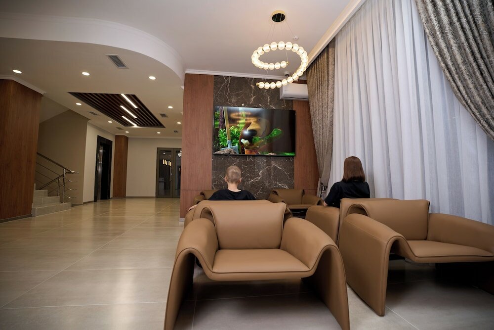 Фото Crown Hotel