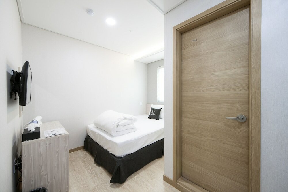 Фото K-Guesthouse Premium Nampo 1