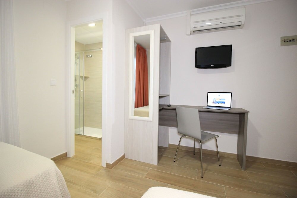 Фото Hostal Pensimar