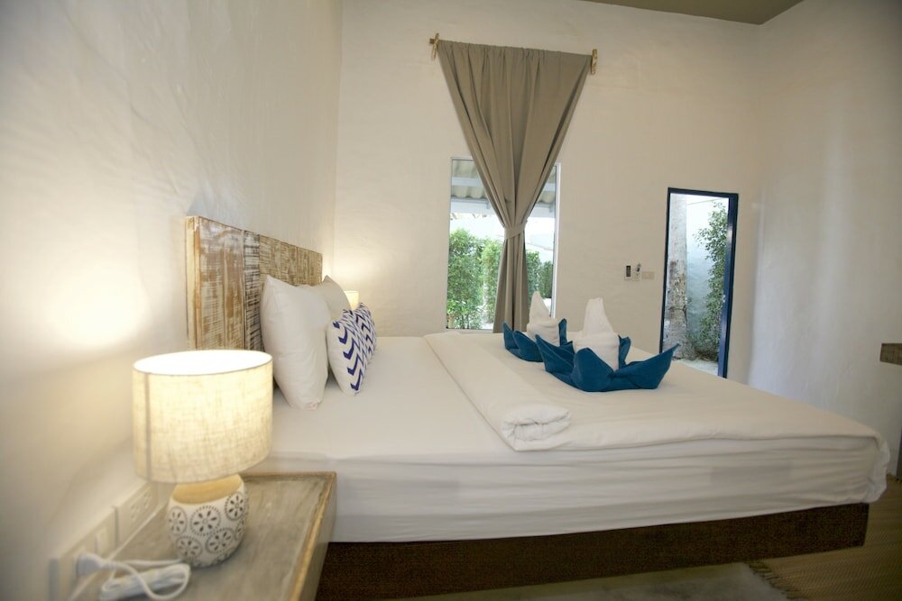 Фото Lime & Soda Beachfront Resort