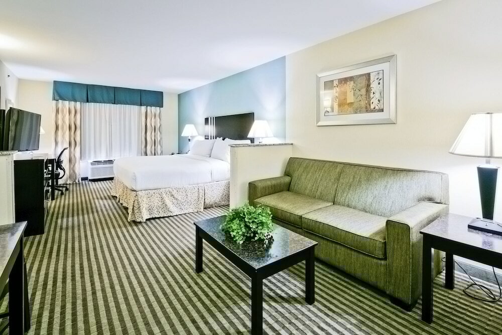 Фото Holiday Inn Express & Suites Carthage