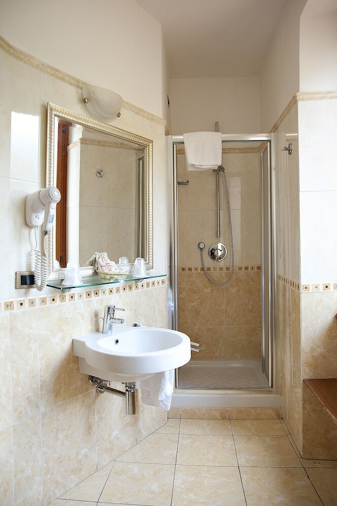 Фото Hotel Arco Di Travertino