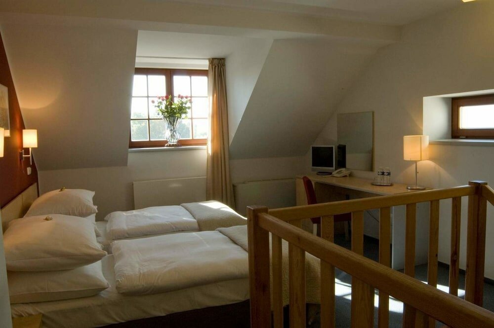 Фото Hotel Chvalska Tvrz