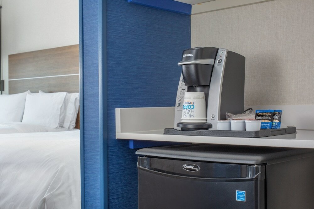 Фото Holiday Inn Express and Suites Chico