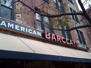 Фото Carleton of Oak Park