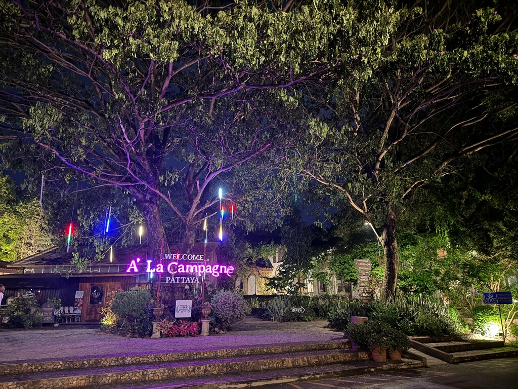 Bar, pub A’la Champagne, Pattaya, photo