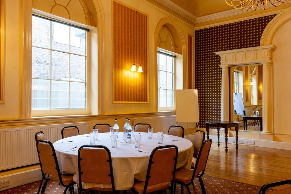 Фото The New Inn by Roomsbooked