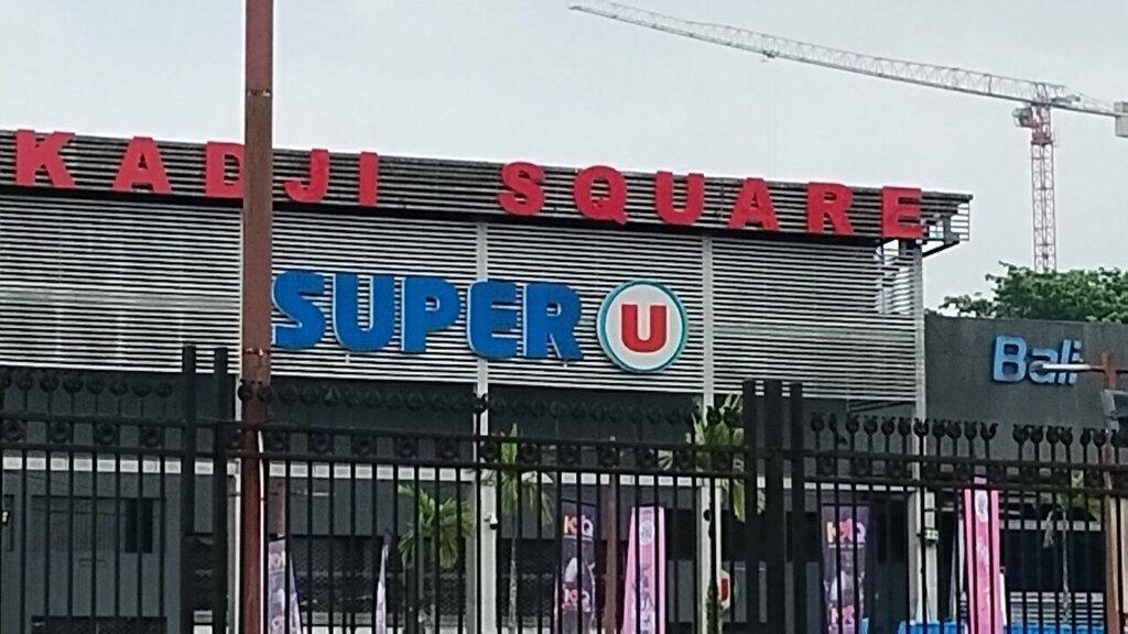 Shopping mall Super U, Douala, photo