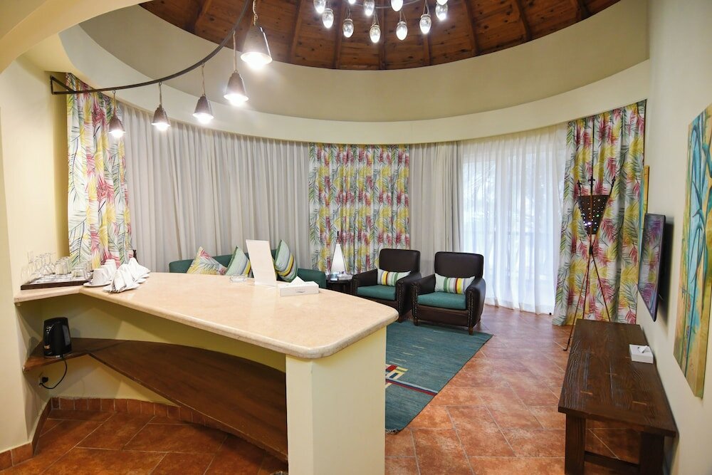 Фото Carols Beau Rivage Hotel