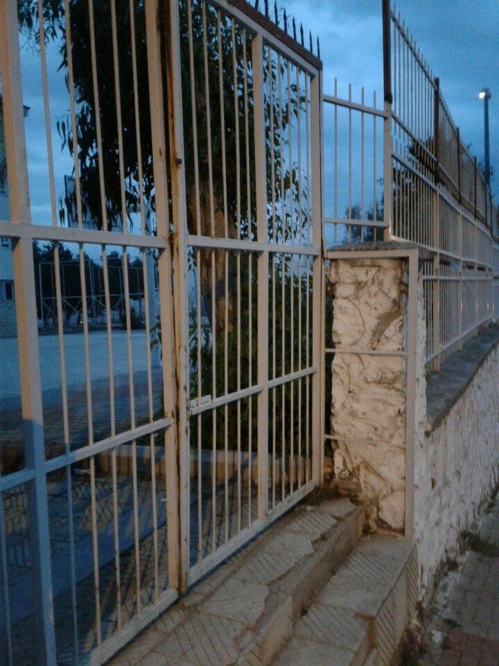 تعليم ثانوي Izmir Konak Anatolian High School ، إزمير، صورة