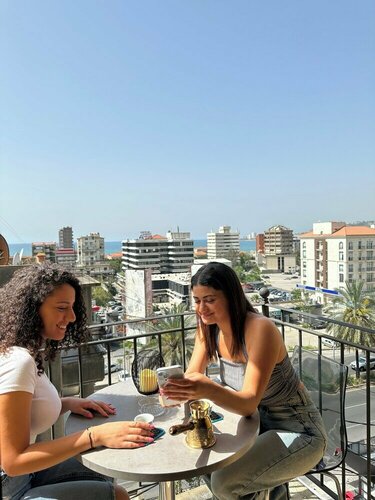 Гостиница HOtello Guest Suites в Джунии