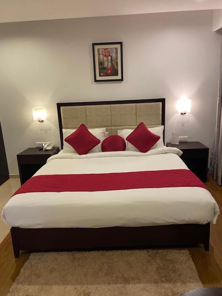 Фото Triguna Clarks Inn