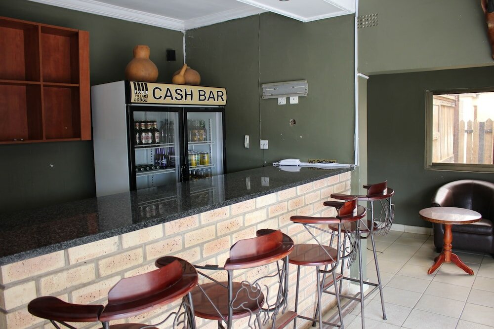 Фото Four Pillars Lodge