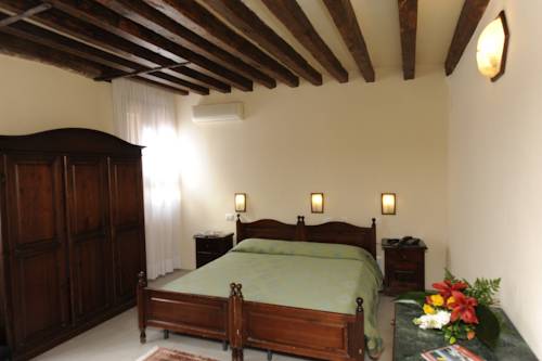 Фото Hotel Villa Rosa