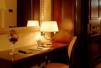 Фото Arbiana Hotel