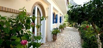 Гостиница Sebastian's Family Taverna & x26; Accommodation