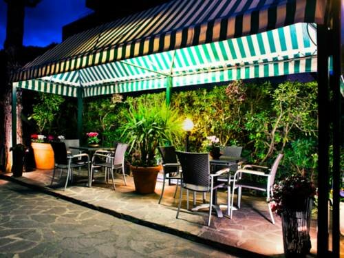 Гостиница Hotel Il Cavaliere Nero в Тиррении