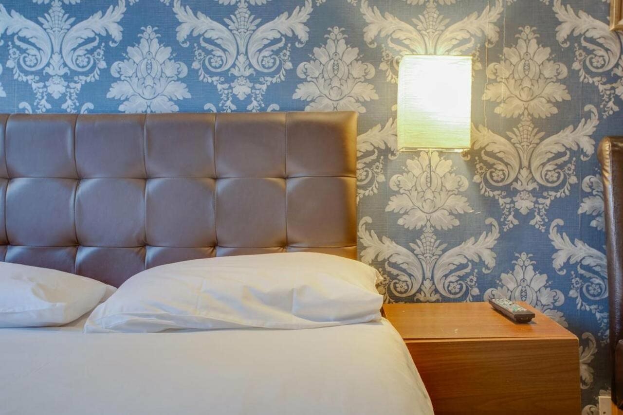 Фото Oyo Somerset Hotel Baker Street London