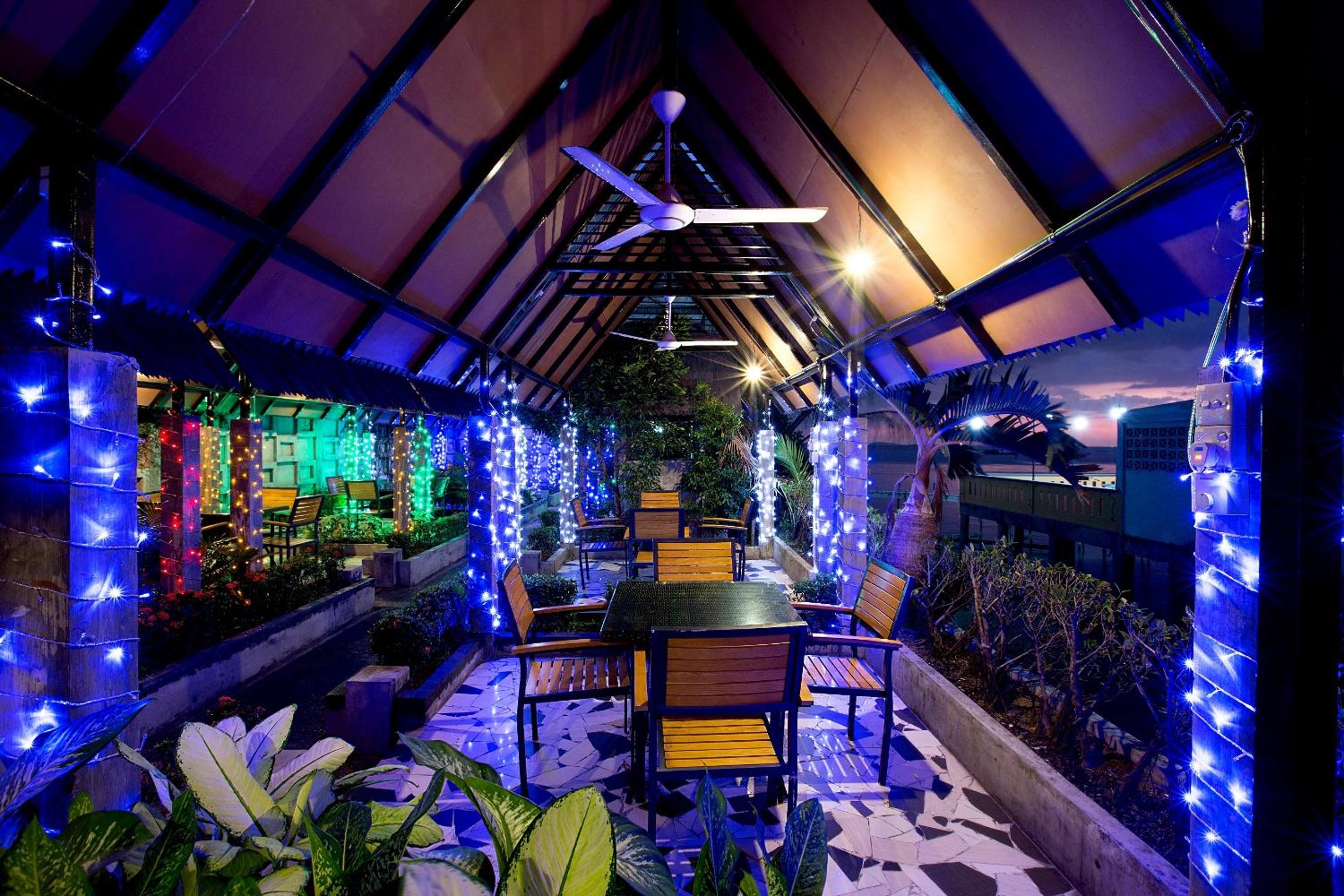 Фото Maximillian