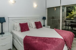 Oasis at Palm Cove (Queensland, City of Cairns, Tom McDonald Drive), hotel