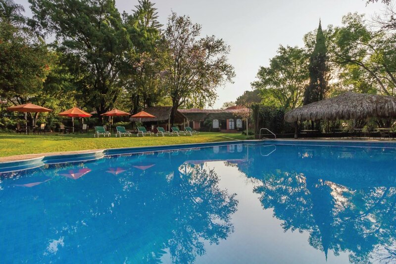 Гостиница Racquet Cuernavaca