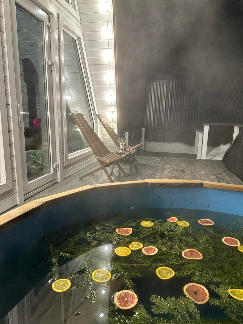 Фото White glamp