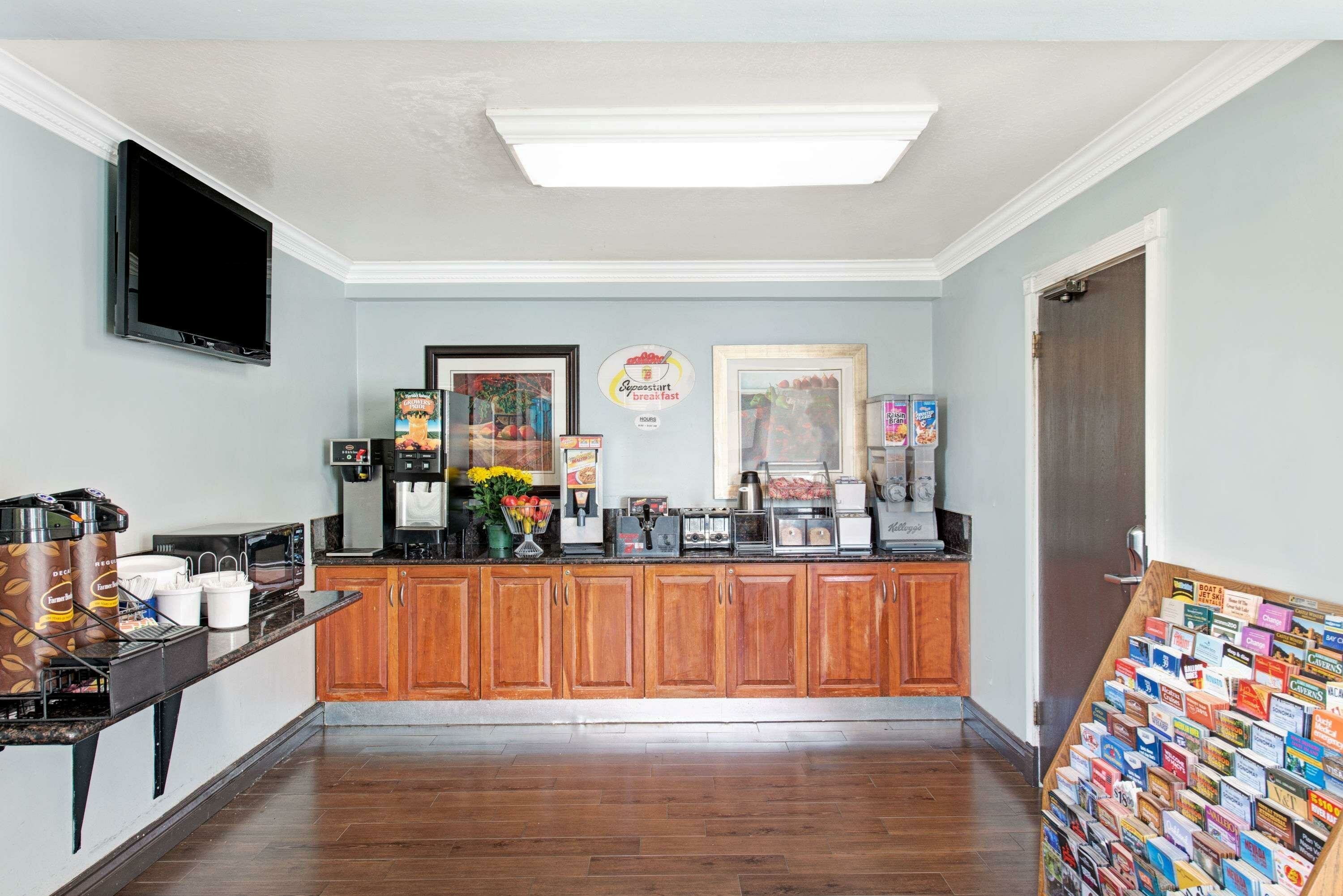 Фото Super 8 by Wyndham Sacramento/Florin Rd