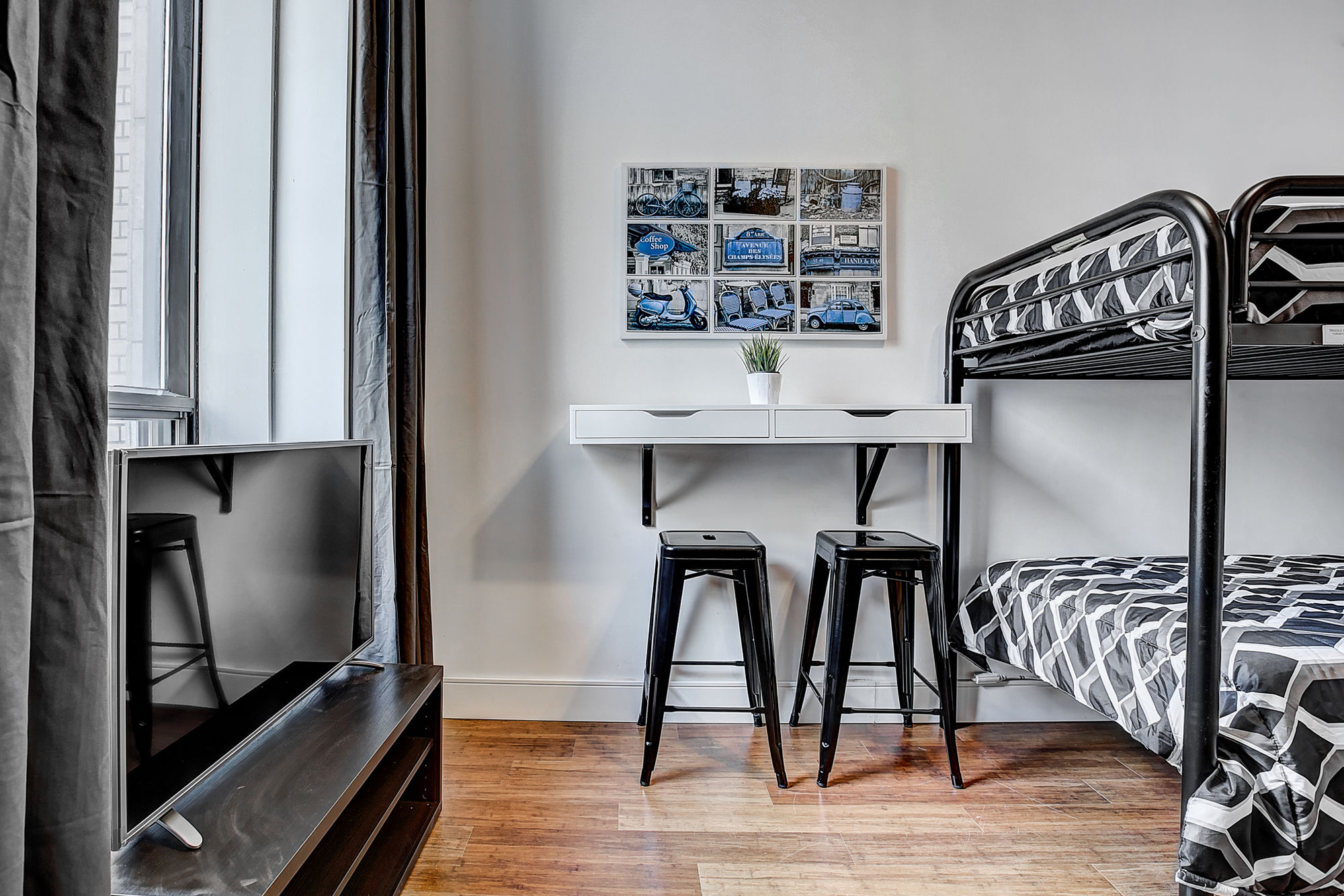 Фото Destination Stays Montreal Downtown