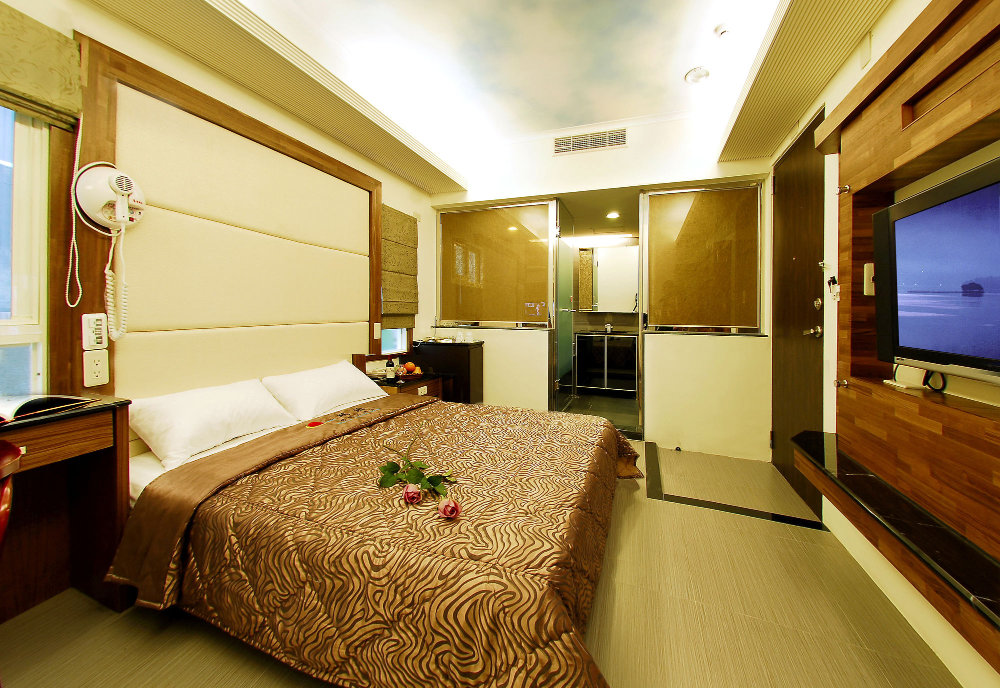 Фото Harbor Elite Hotel