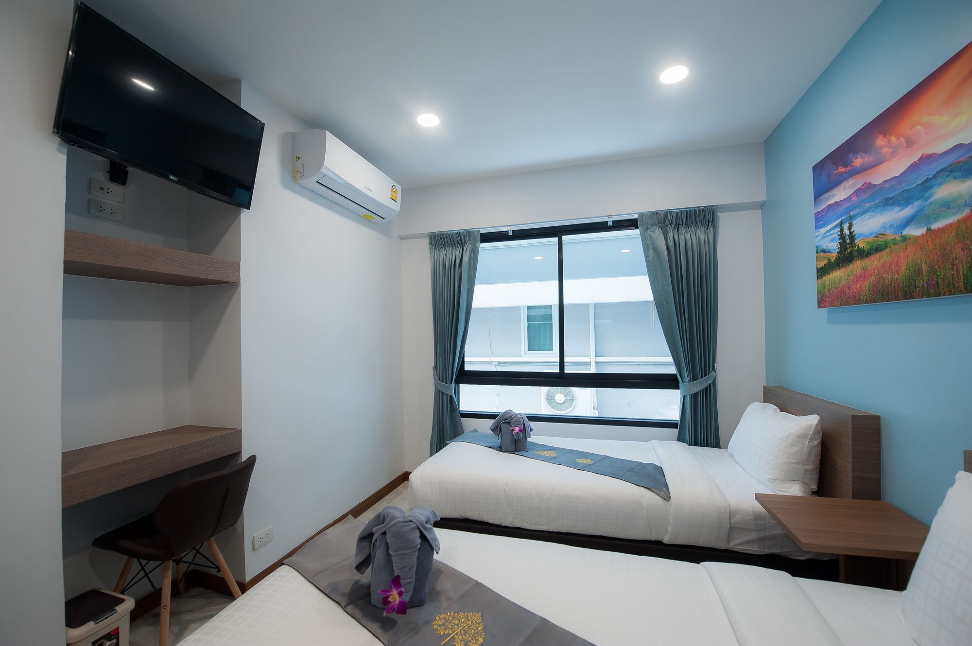 Фото The Moon Night Hotel