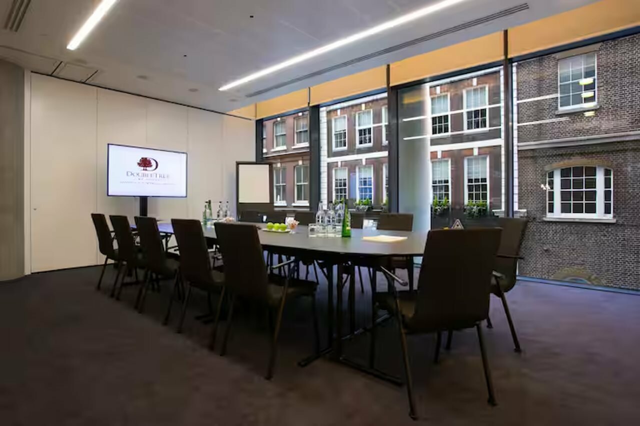 Фото DoubleTree by Hilton London - Tower of London