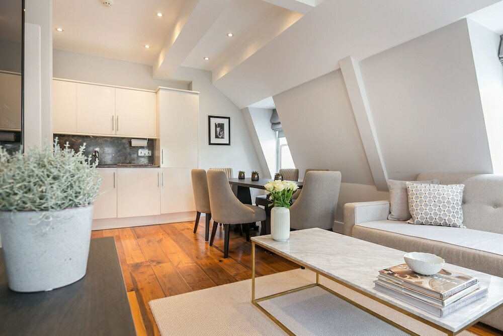 Фото Chilworth Court