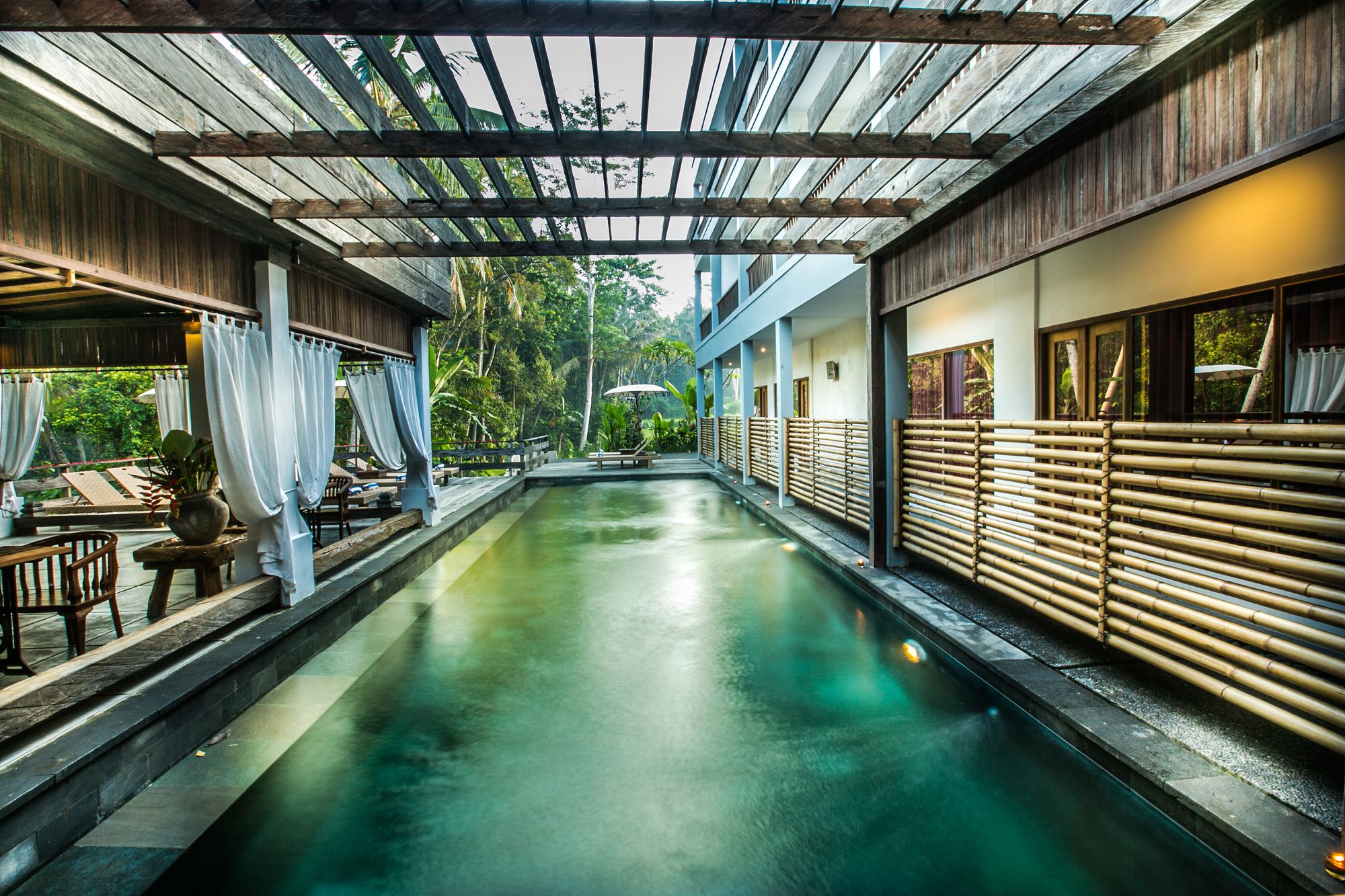 Фото Alam Sembuwuk Resort