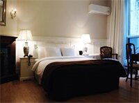 Фото Ambrose House & Café