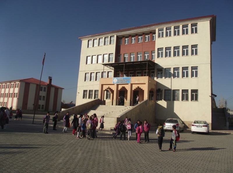 School Ertugrul Gazi Middle School, Agri, photo