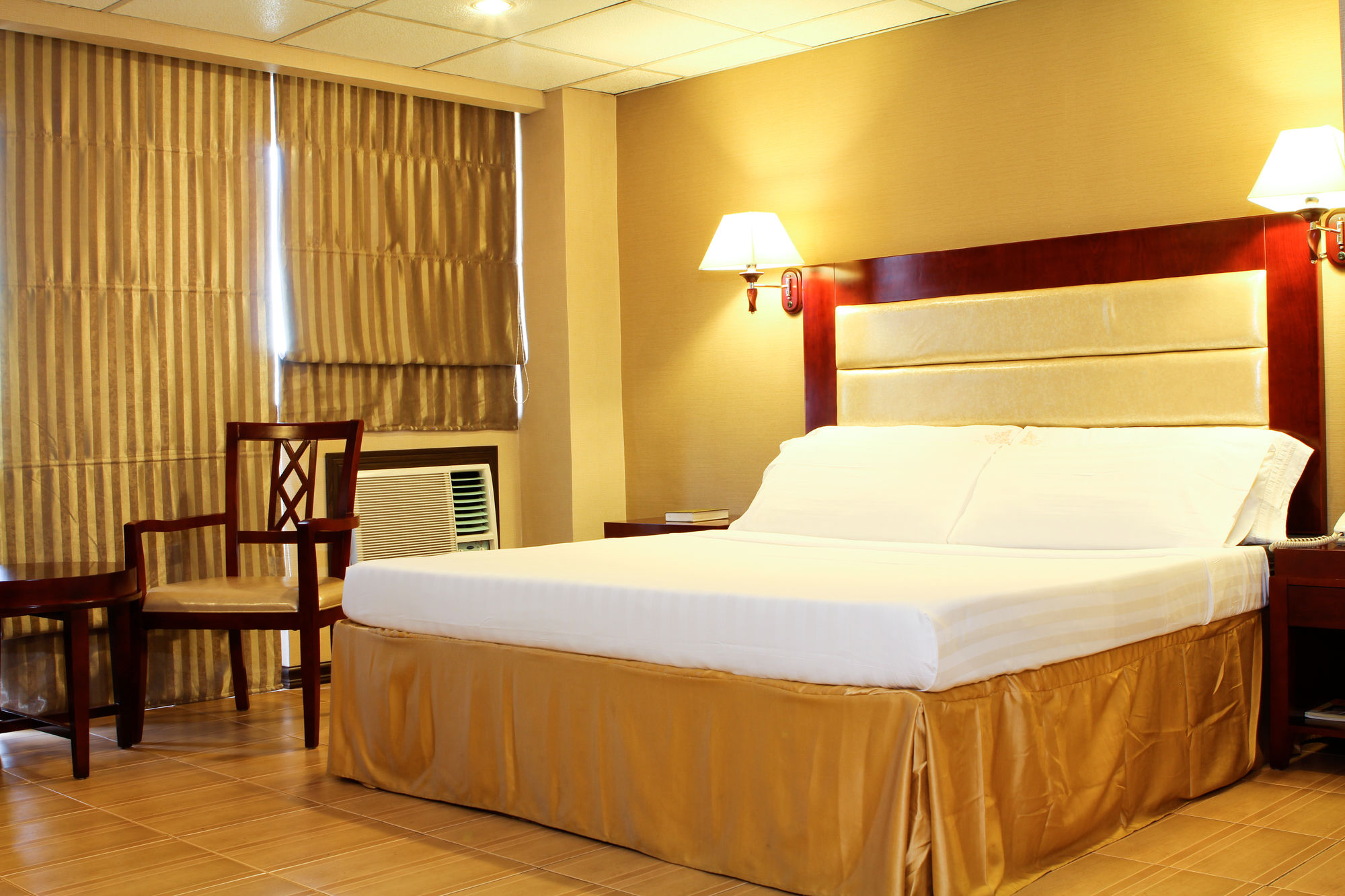 Фото Star Plaza Hotel