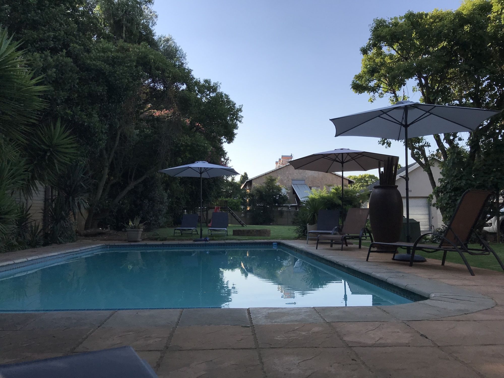 Фото Aerotropolis Guest Lodge