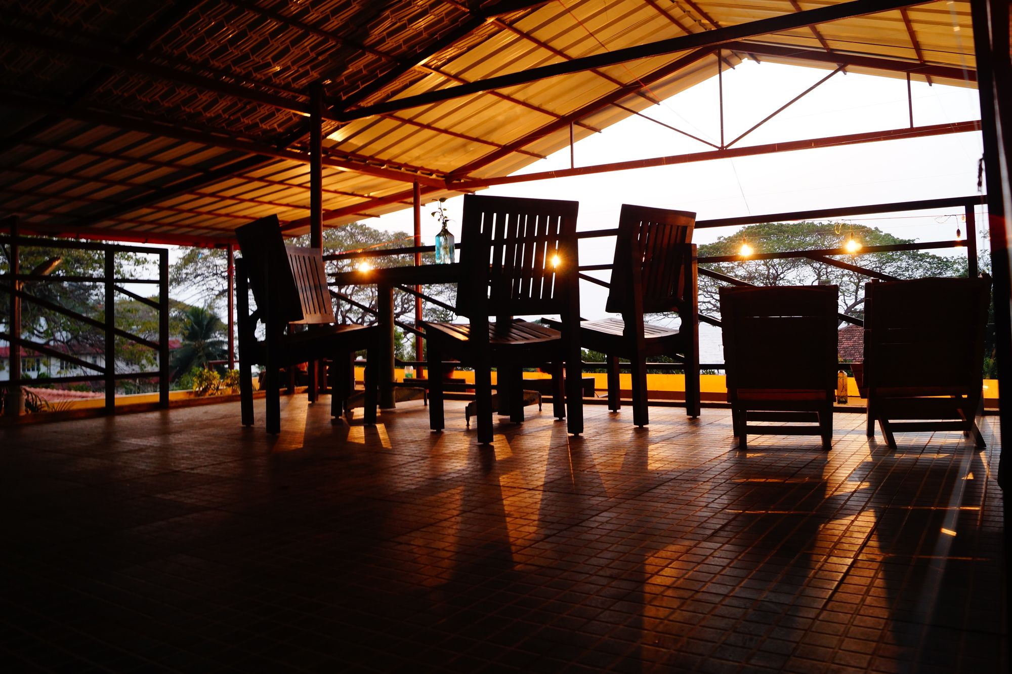 Фото Fortkochi Beach Inn