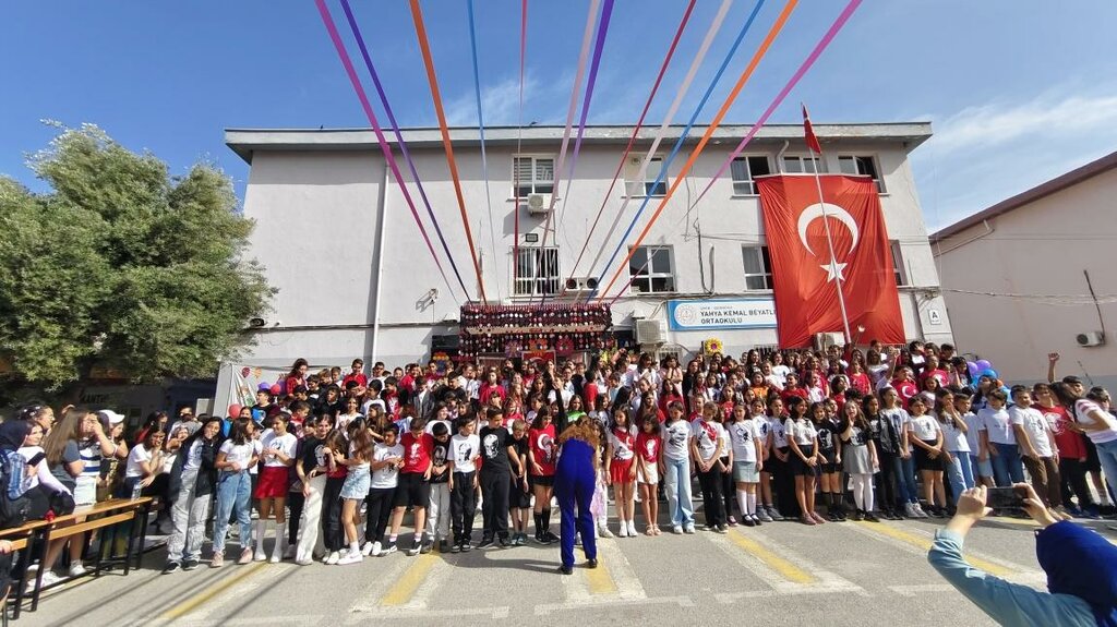 School Yahya Kemal Beyatli Middle School, Izmir, photo