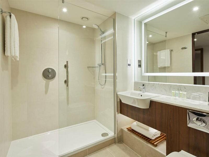 Фото Courtyard by Marriott Oxford City Centre