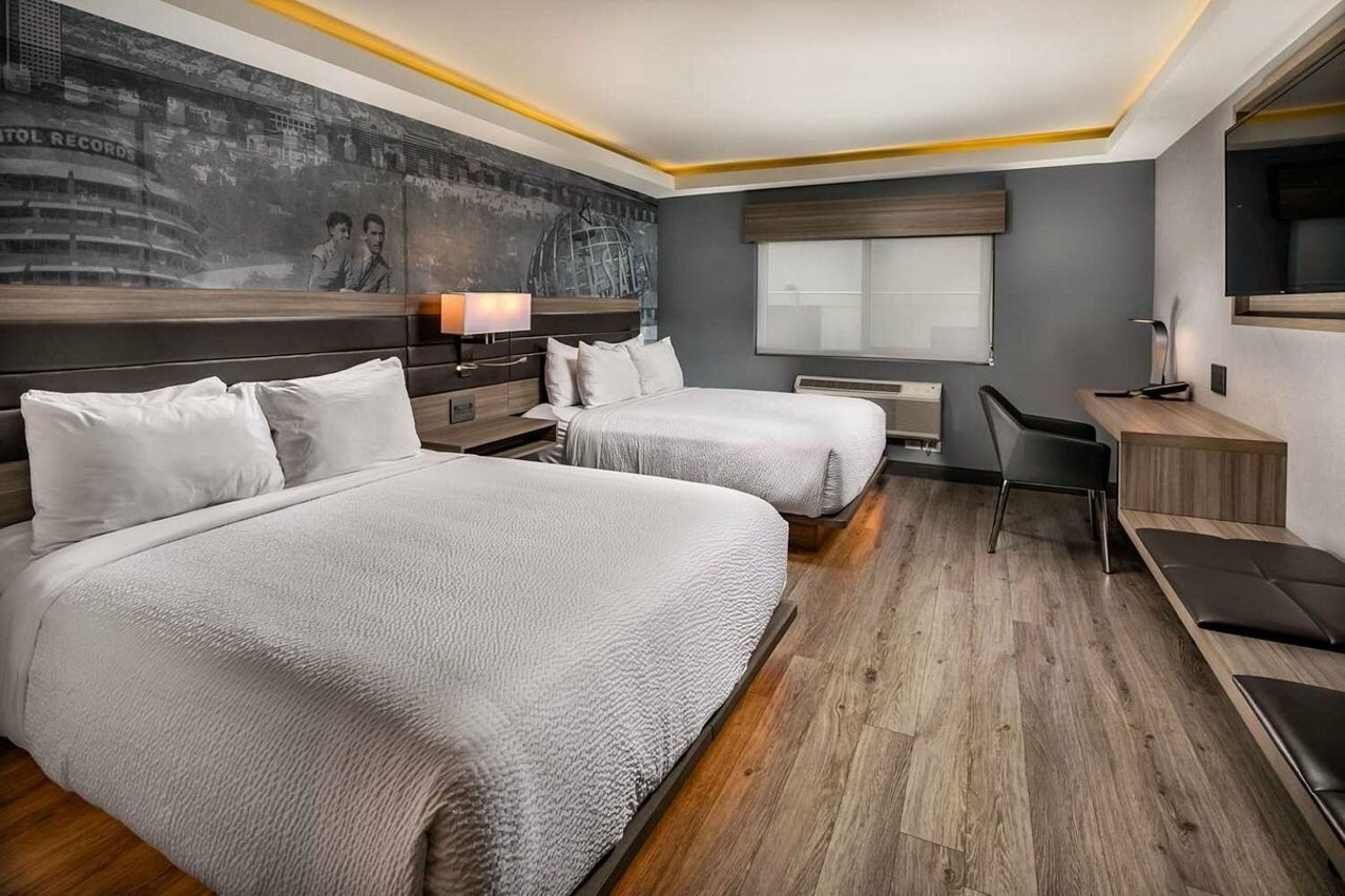 Фото отеля 2