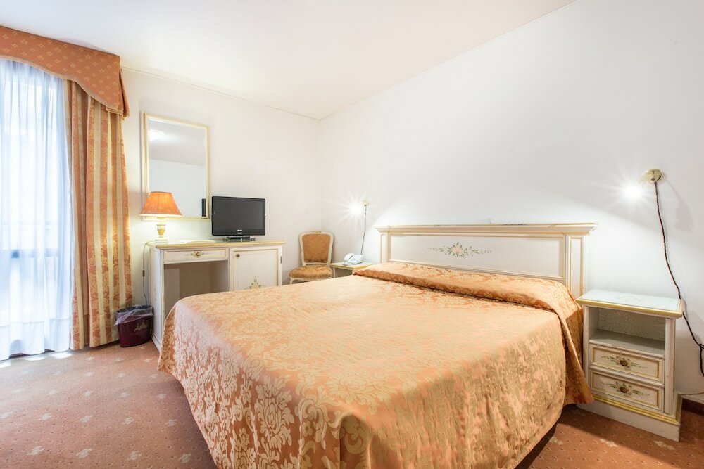 Фото Ambassador Tre Rose