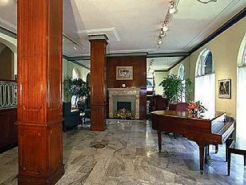 Фото Monarch Hotel