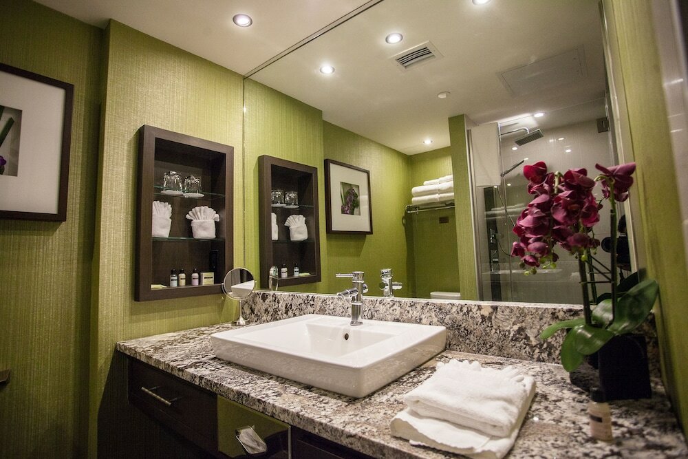 Фото Fantasyland Hotel