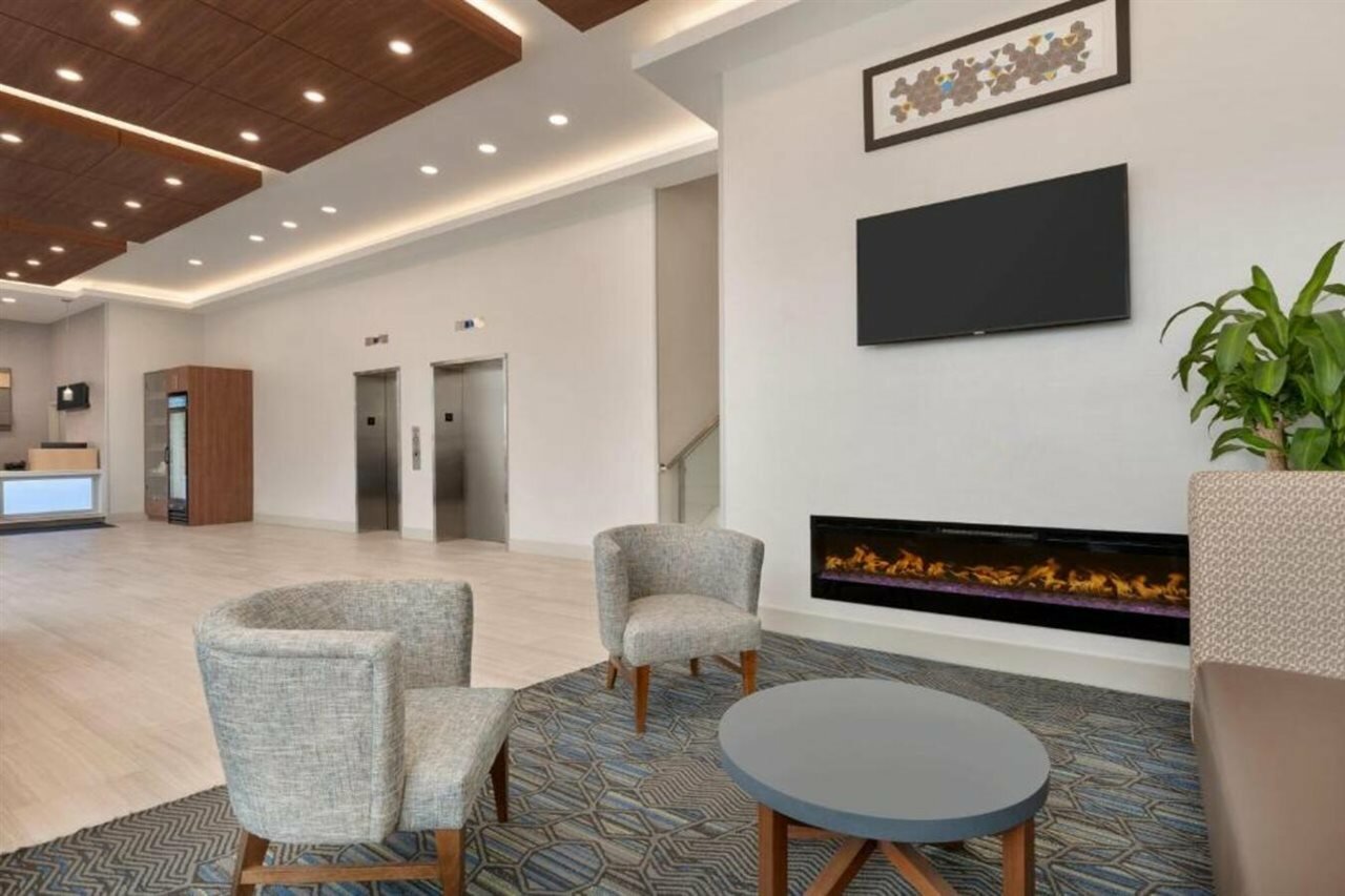 Фото Holiday Inn Express Jamaica - JFK AirTrain - NYC