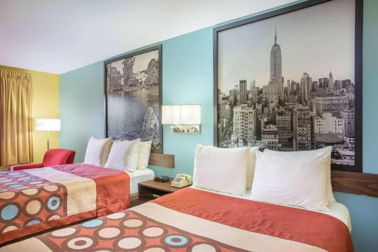 Фото Super 8 by Wyndham Forest Park