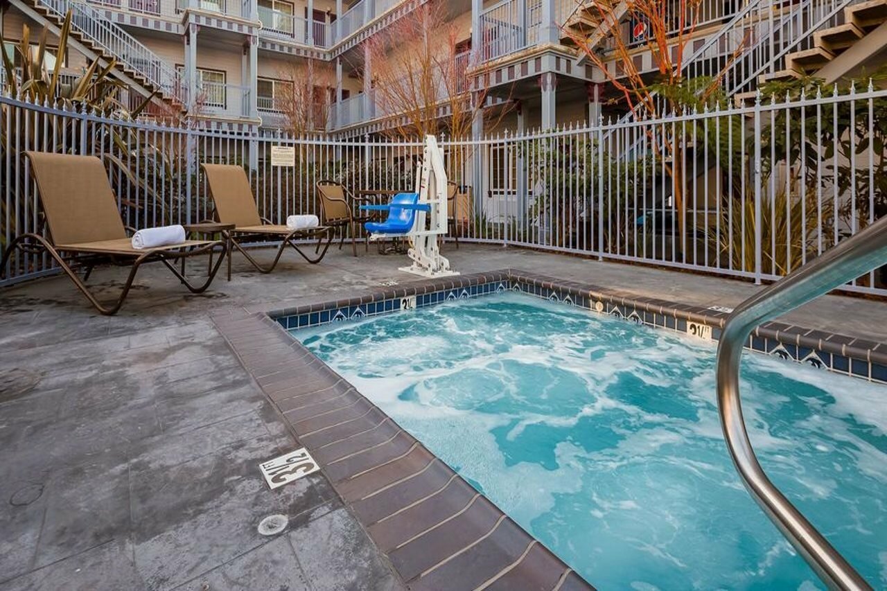 Фото Best Western Plus Bayshore Inn