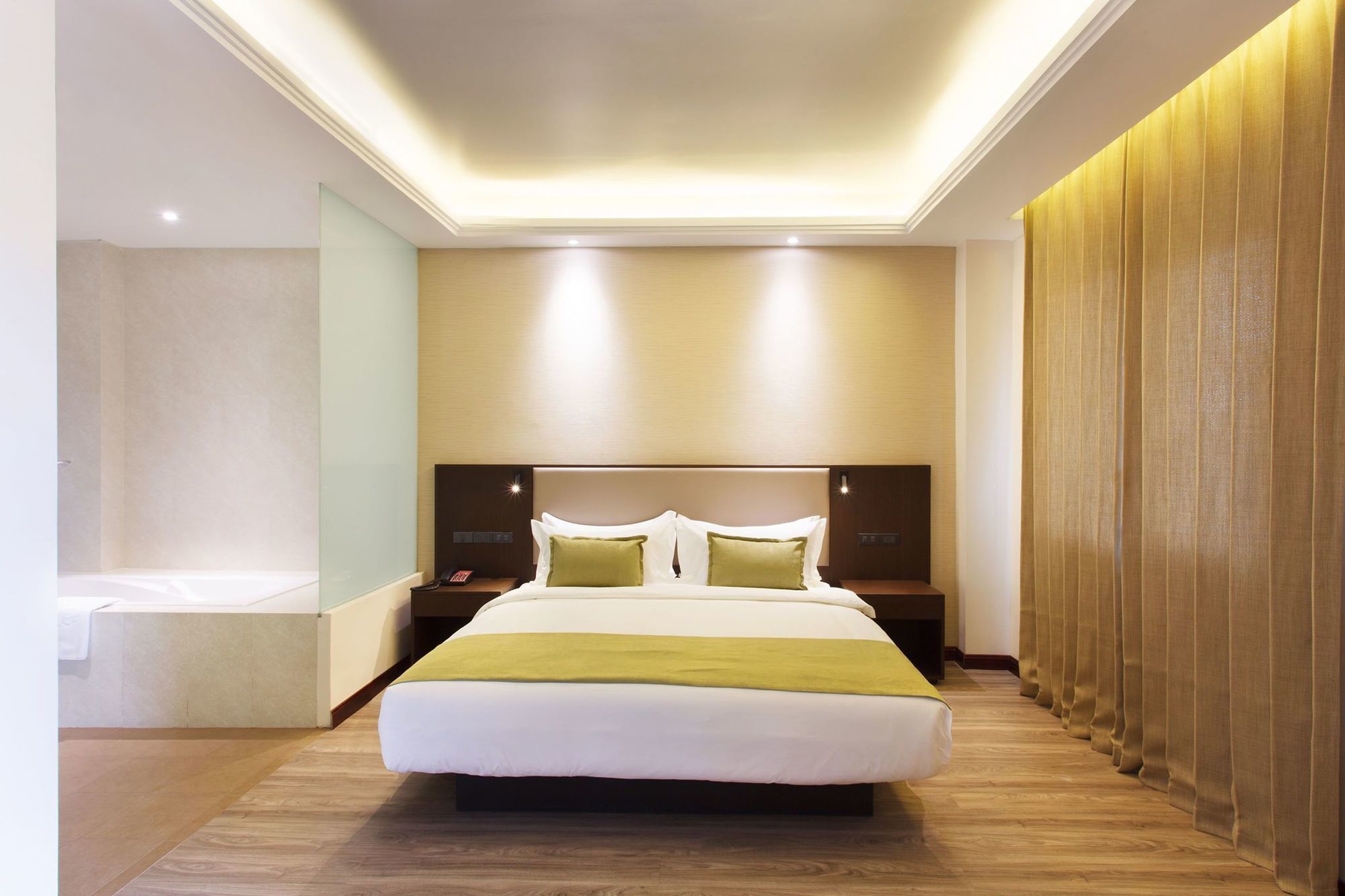 Фото The Marison Hotel